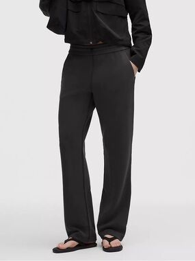 Lululemon Softstreme High-Rise Pant
Regular
